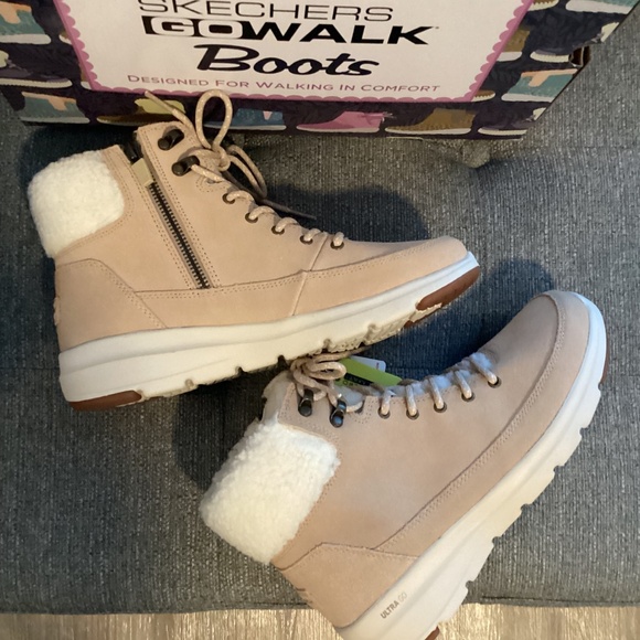 Skechers Women’s On the Go Glacial Ultra - Woodlands Winter Boots, size 8.5 - Picture 4 of 10